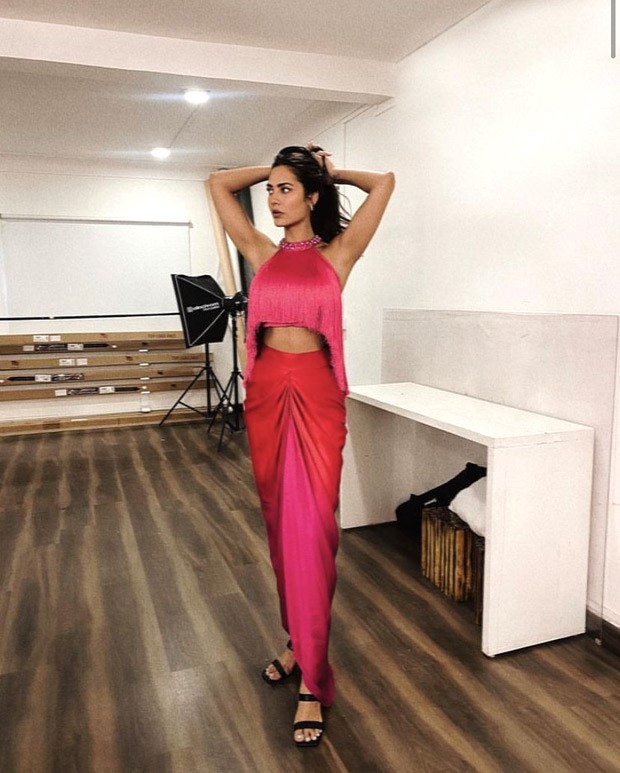 Esha Gupta’s dazzling dual-toned fringe dress worth Rs. 31,200 is the ultimate party outfit 