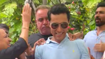 Friends and family cheers as Randeep Hooda cuts his birthday cake