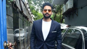 Jackky Bhagnani poses for paps in a super cool look