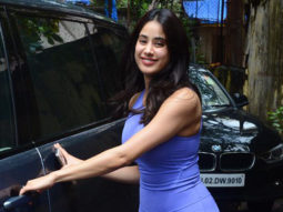 Janhvi Kapoor slays the lavender outfit efficiently
