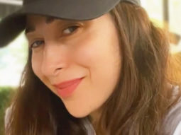 Karisma Kapoor has the most relatable expression when food arrives late
