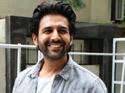 Kartik Aaryan flashes his cute smile at the paps