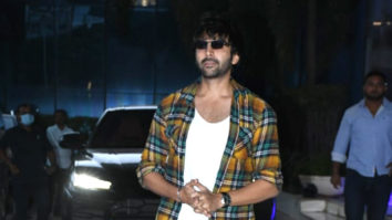 Kartik Aaryan looks cute in flannel shirt