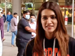 Kriti Sanon celebrates her birthday at the airport with Kartik Aaryan and fans