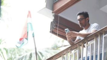 Laal Singh Chaddha star Aamir Khan joins the ‘Har Ghar Tiranga’ campaign; hoists the India tricolour at his residence