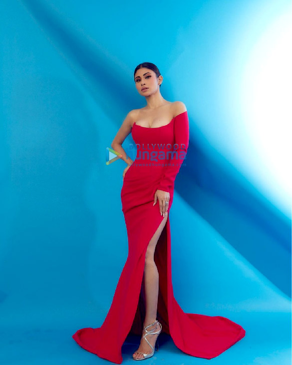 mouni roy 5 58