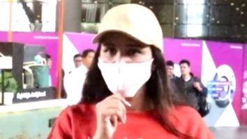 Parineeti Chopra chit chats with paps at the airport