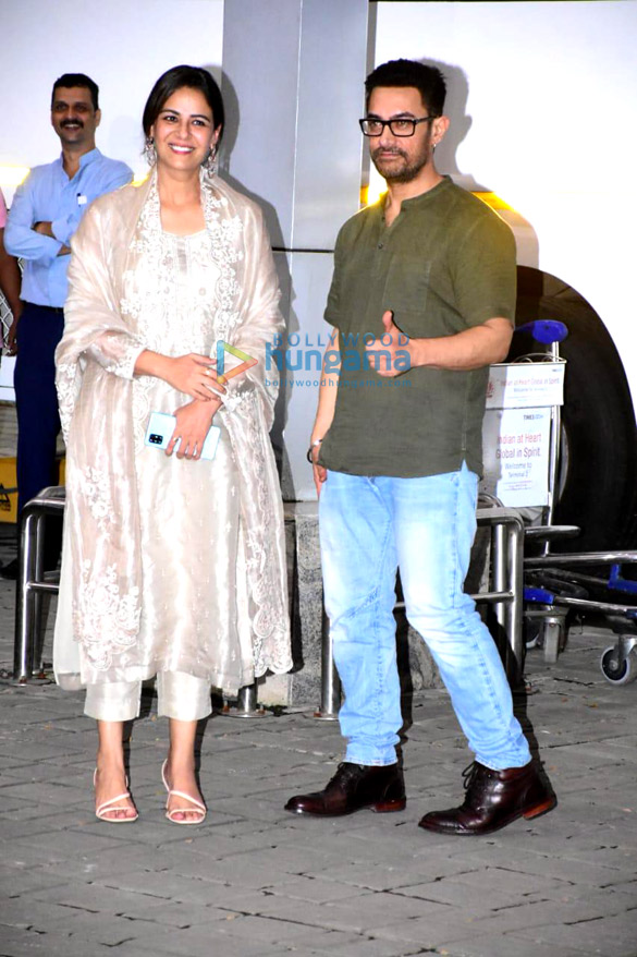 photos aamir khan and mona singh spotted at kalina airport 3