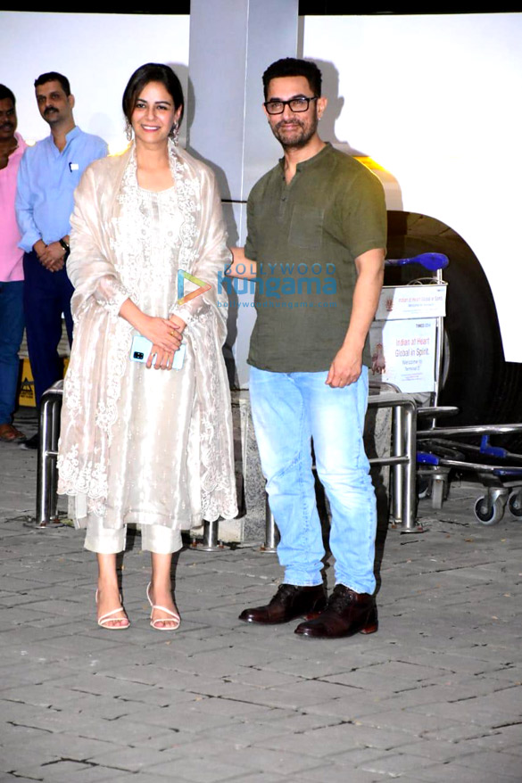 photos aamir khan and mona singh spotted at kalina airport 5