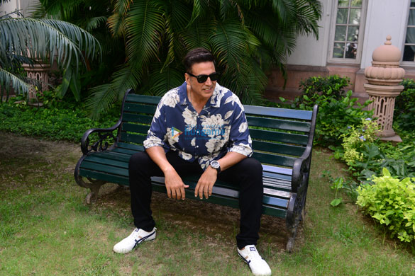 photos aanand l rai and akshay kumar snapped promoting raksha bandhan in new delhi 4