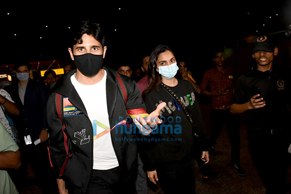Photos: Akshay Kumar, Sidharth Malhotra, Kiara Advani and others snapped at the airport