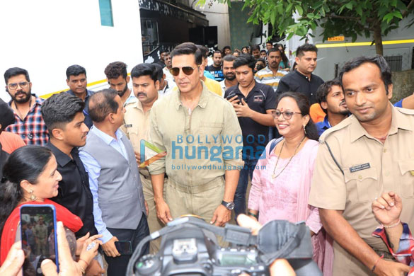photos akshay kumar and the raksha bandhan team snapped on sets of superstar singer 1