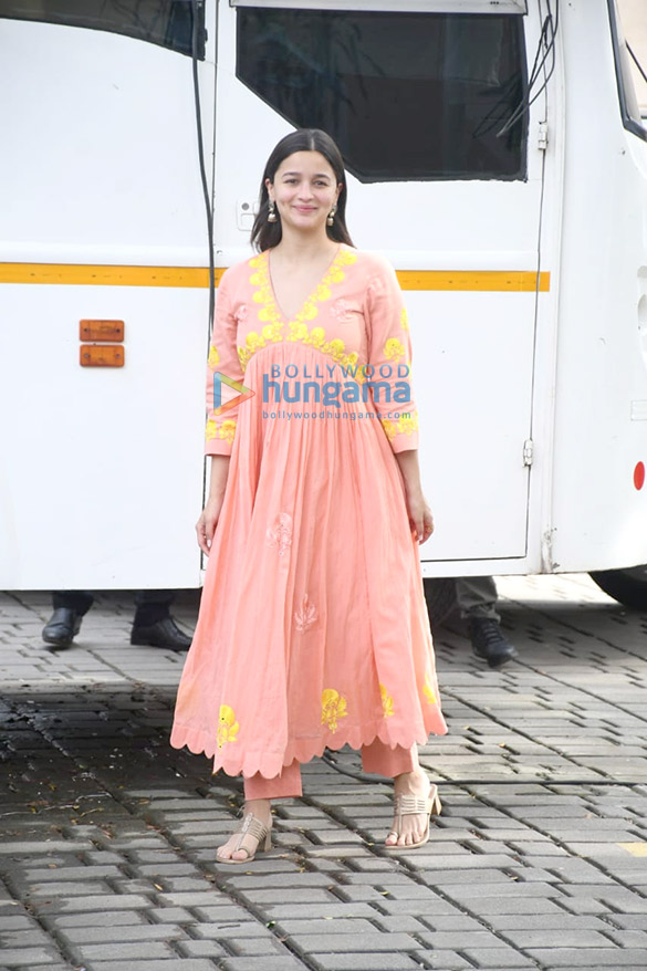 photos alia bhatt spotted at kalina airport 4