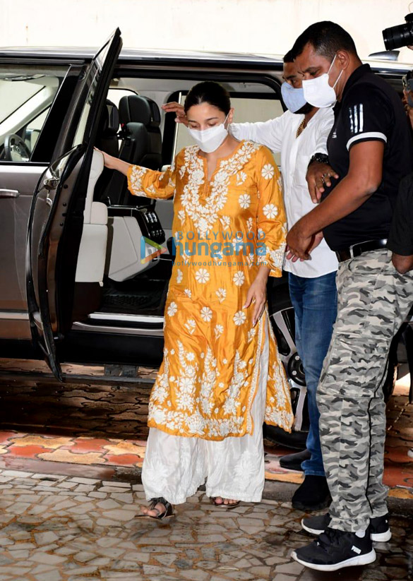 photos alia bhatt spotted at a clinic in juhu 3 2