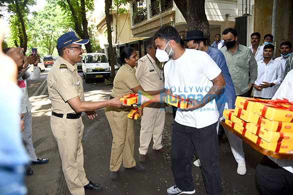 photos anand ahuja and anil kapoor distribute sweets to the media and police team 3