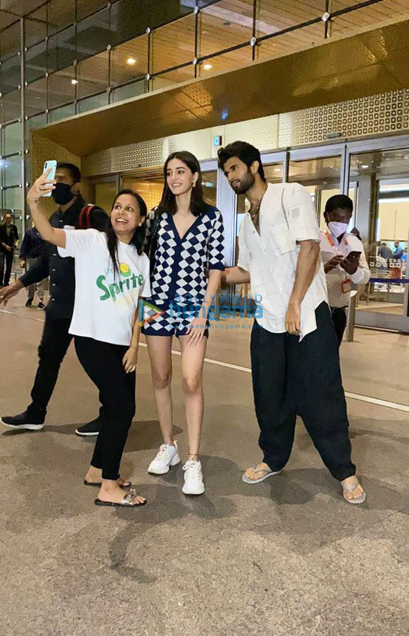Photos: Ananya Panday and Vijay Deverakonda snapped at the airport Photos: Ananya Panday and Vijay Deverakonda snapped at the airport