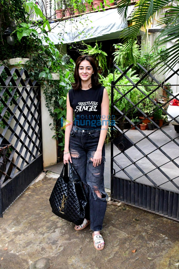 photos ananya panday spotted outside a salon in bandra 1 3