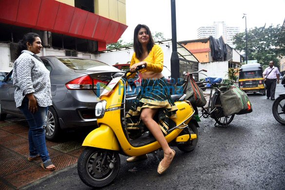 photos anjali arora snapped promoting her new song saiyyan dil mein aana re 5
