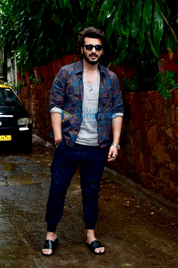 photos arjun kapoor spotted at krome studio in bandra 3