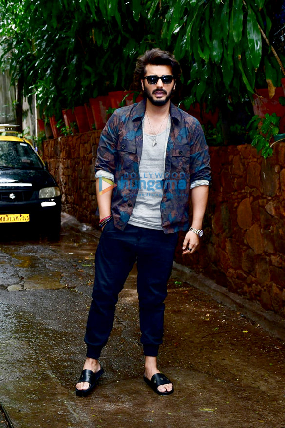 photos arjun kapoor spotted at krome studio in bandra 4