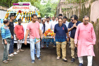 Photos: Celebs attend the funeral of filmmaker Saawan Kumar Tak