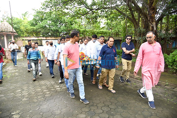 photos celebs attend the funeral of filmmaker saawan kumar tak 2