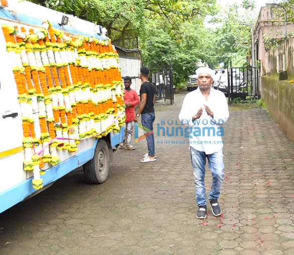 photos celebs attend the funeral of filmmaker saawan kumar tak 6