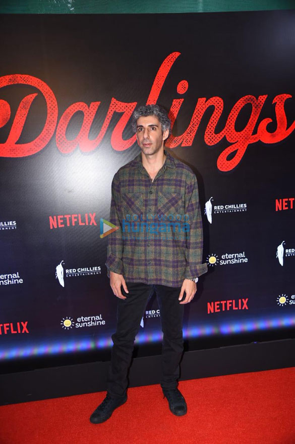 photos celebs grace the premiere of darlings 6