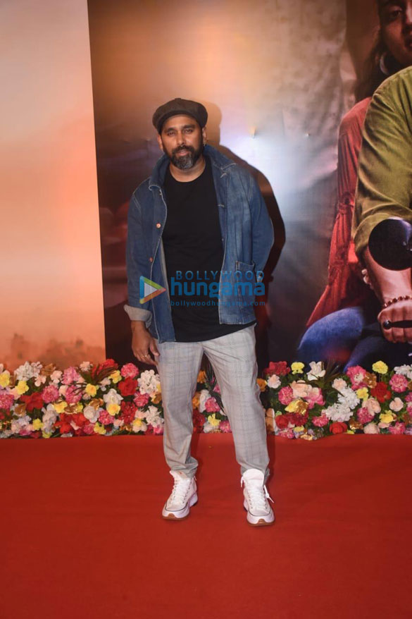 photos celebs grace the premiere of raksha bandhan 5