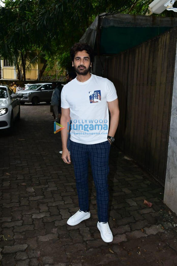 photos celebs grace the screening of laal singh chaddha 4