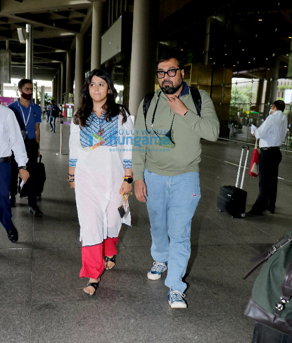 photos do baaraa team taapsee pannu pavail gulati anurag kashyap ekta kapoor spotted at the airport 2