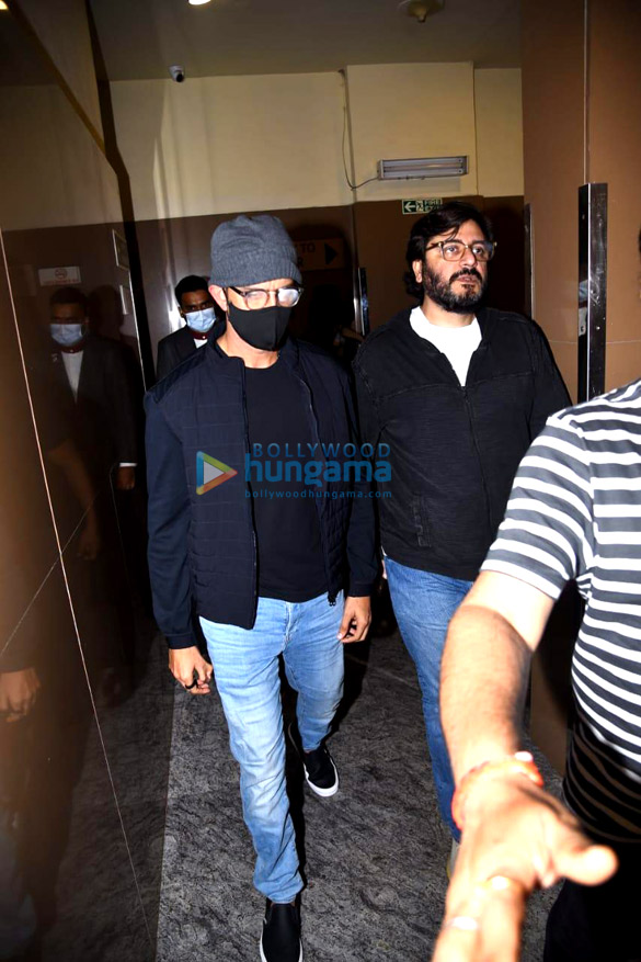 Photos: Hrithik Roshan and Goldie Behl snapped at PVR Juhu Photos: Hrithik Roshan and Goldie Behl snapped at PVR Juhu