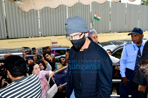 photos hrithik roshan and goldie behl snapped at pvr juhu 4