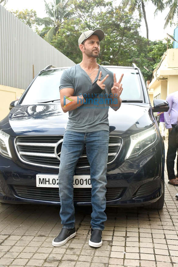 photos hrithik roshan and the team of vikram vedha snapped at pvr juhu 3