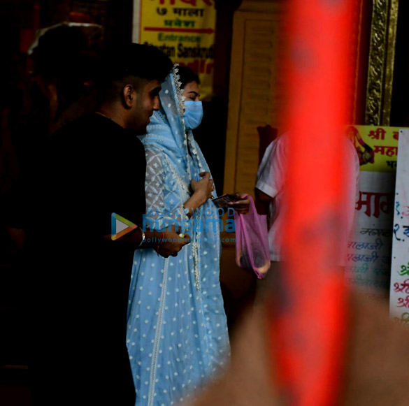 photos jacqueline fernandez clicked at mukteshwar temple in juhu mumbai 1