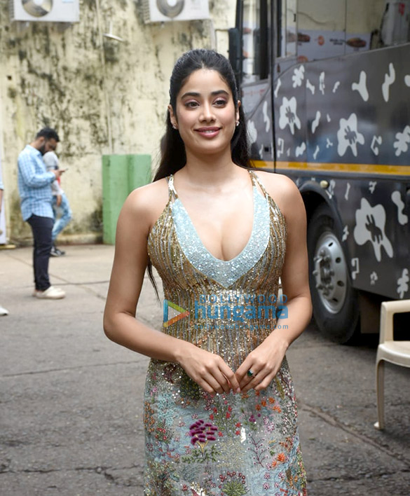 photos janhvi kapoor snapped promoting good luck jerry on the set of did super moms 1