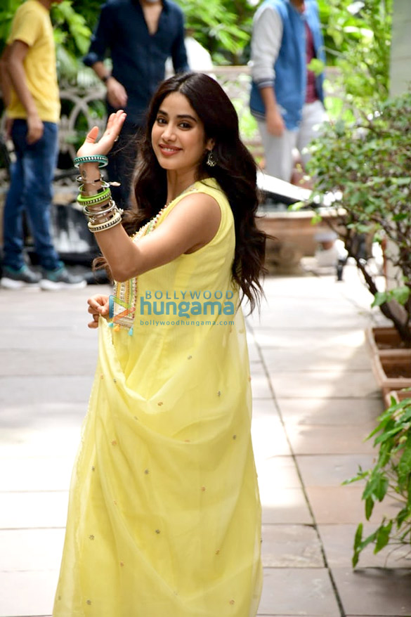Photos: Janhvi Kapoor snapped promoting her film Good Luck Jerry Photos: Janhvi Kapoor snapped promoting her film Good Luck Jerry