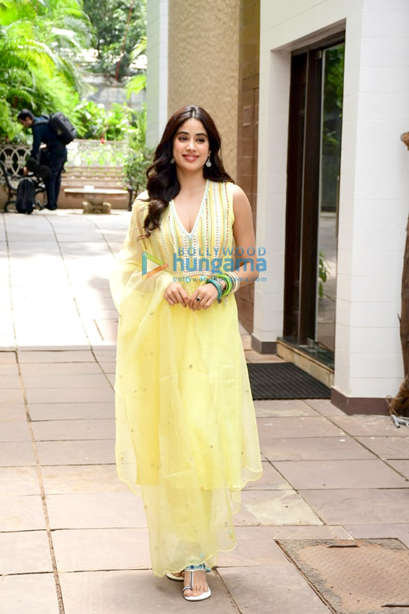 photos janhvi kapoor snapped promoting her film good luck jerry 3 5