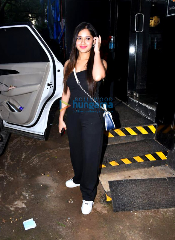 photos jannat zubair rahmani snapped with her mother outside tip toe salon in juhu 1