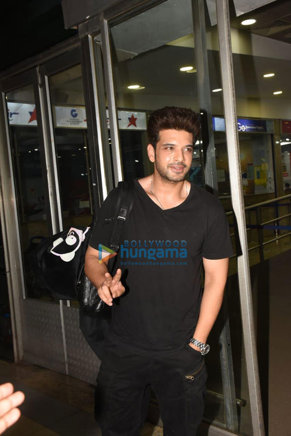 Photos: Karan Kundrra and Tejasswi Prakash snapped at the airport Photos: Karan Kundrra and Tejasswi Prakash snapped at the airport