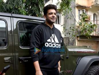 Photos: Karan Kundrra snapped at the gym in Juhu