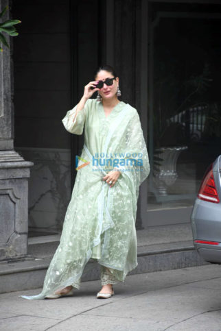 Photos: Kareena Kapoor Khan, Aadar Jain, Armaan Jain and others snapped outside Randhir Kapoor’s house in Bandra