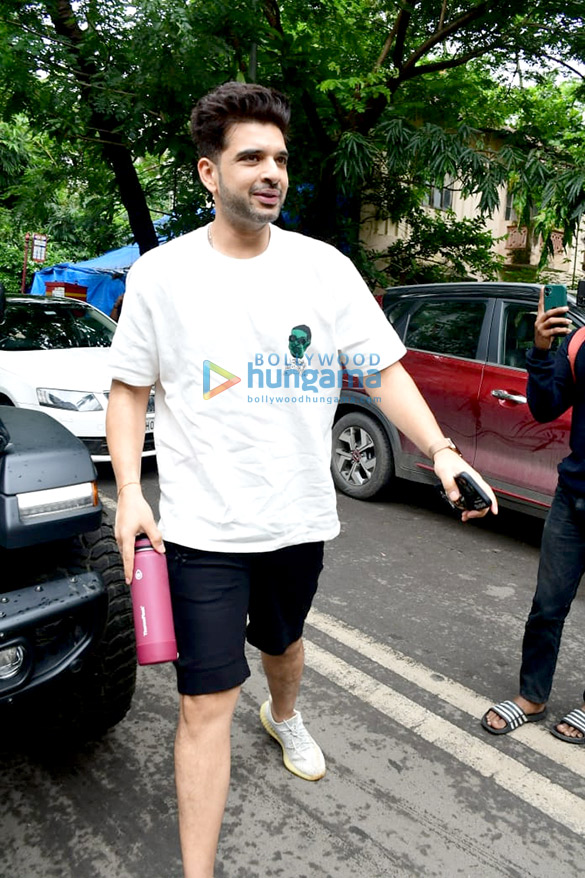 photos kartik aaryan saiee manjrekar and karan kundrra snapped in juhu 3