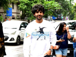 Photos: Kartik Aaryan snapped at Dee Studios in Khar