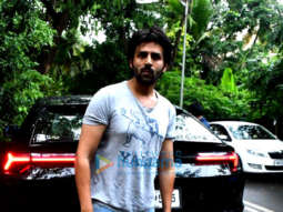 Photos: Kartik Aaryan snapped in Juhu