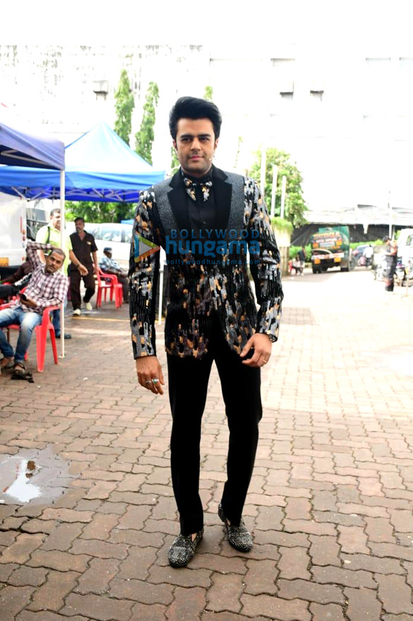 photos madhuri dixit karan johar nora fatehi maniesh paul and contestants snapped on the sets of jhalak dikhhla jaa 7