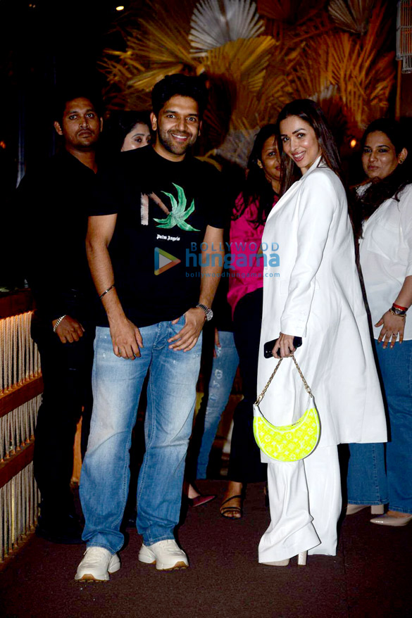 photos malaika arora guru randhawa and aditi govitrikar snapped at bastian in worli 3