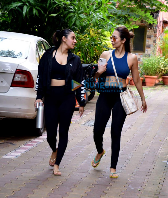 photos malaika arora and akansha ranjan kapoor spotted at diva yoga in bandra 3
