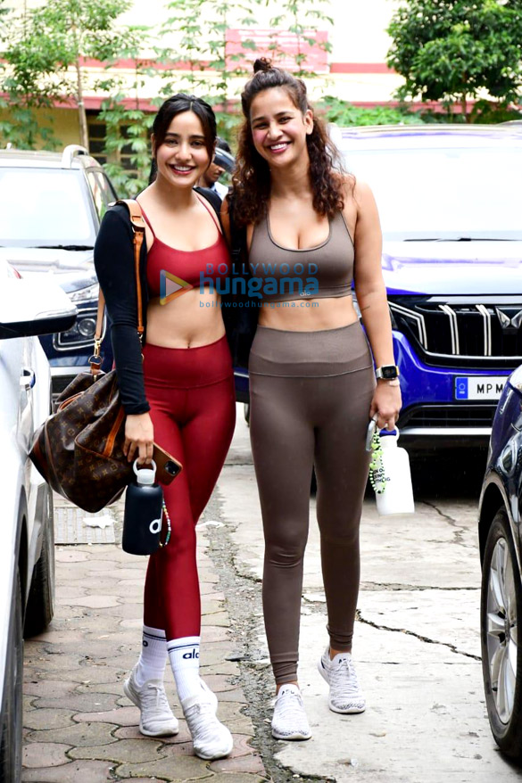 photos neha sharma and aisha sharma spotted at the gym in bandra 2 2