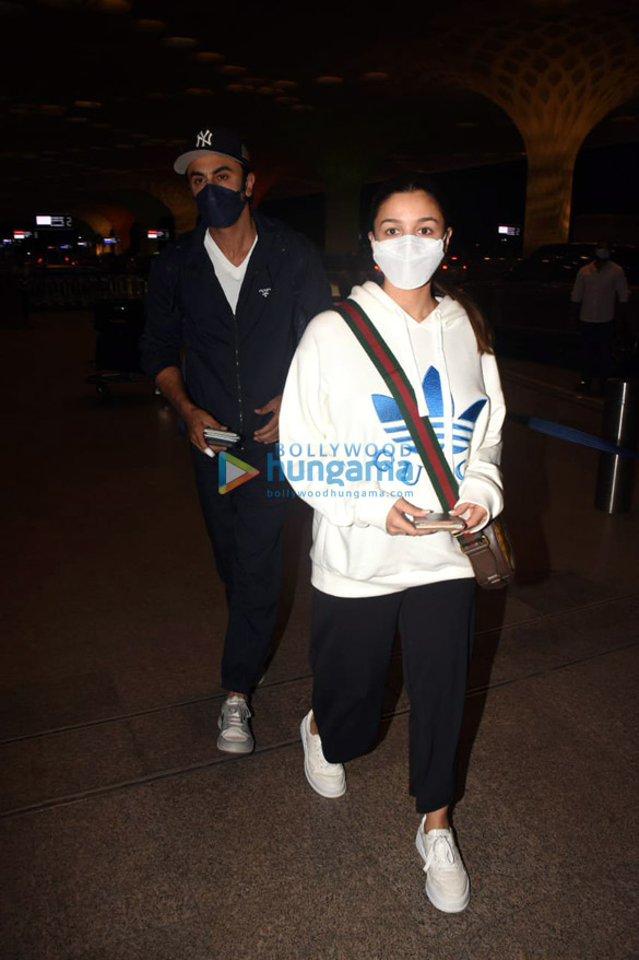 photos ranbir kapoor alia bhatt and katrina kaif snapped at the airport 3